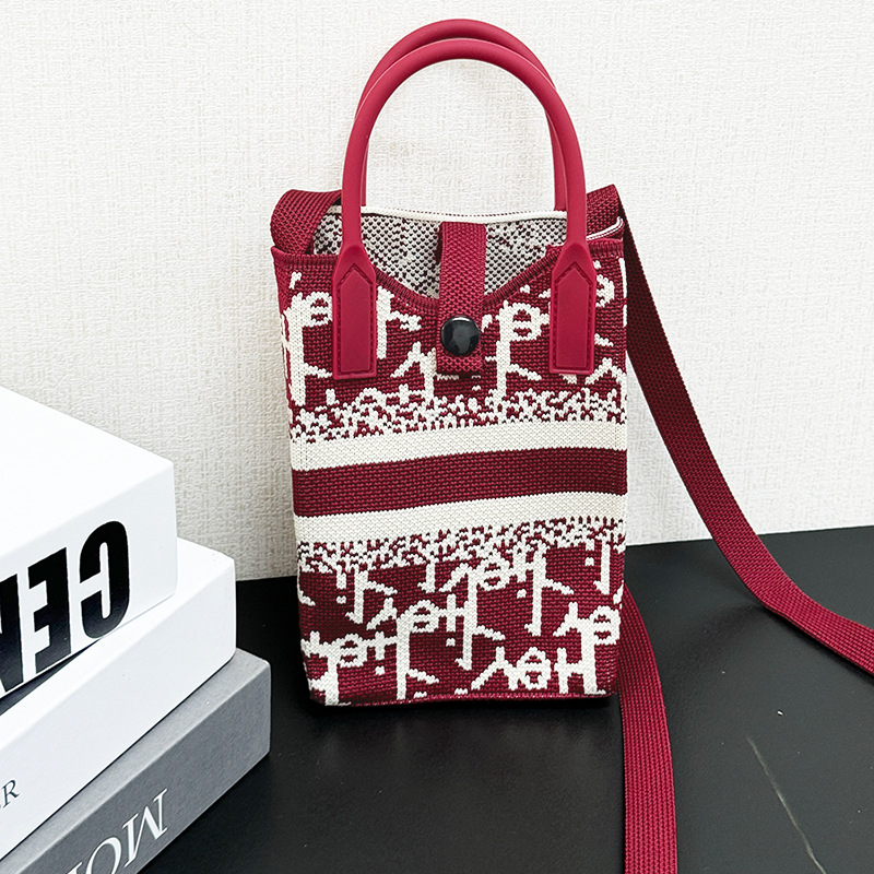 진한 빨간색 문자 줄무늬