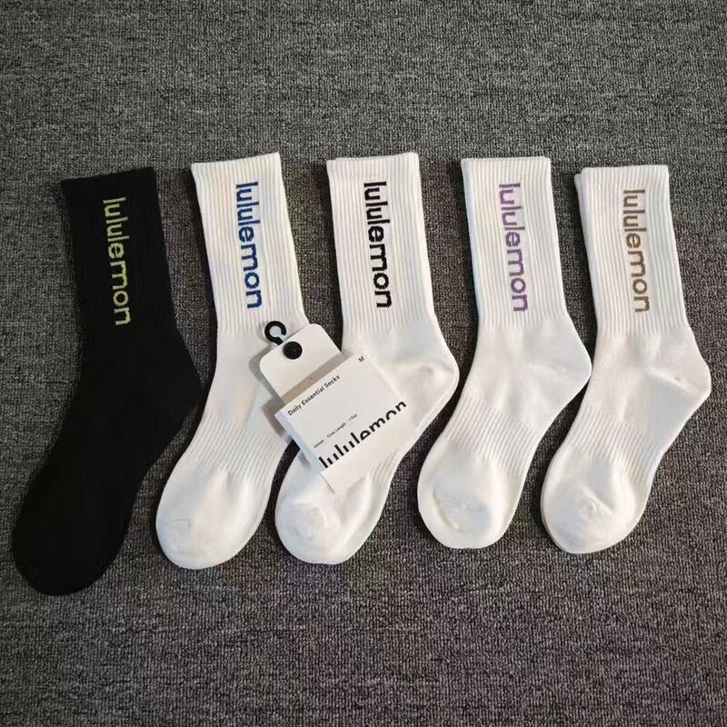 New Lulu Casual Letter Cotton Slim High Tube Socks Yoga Training Socks Women's Solid Color High Socks