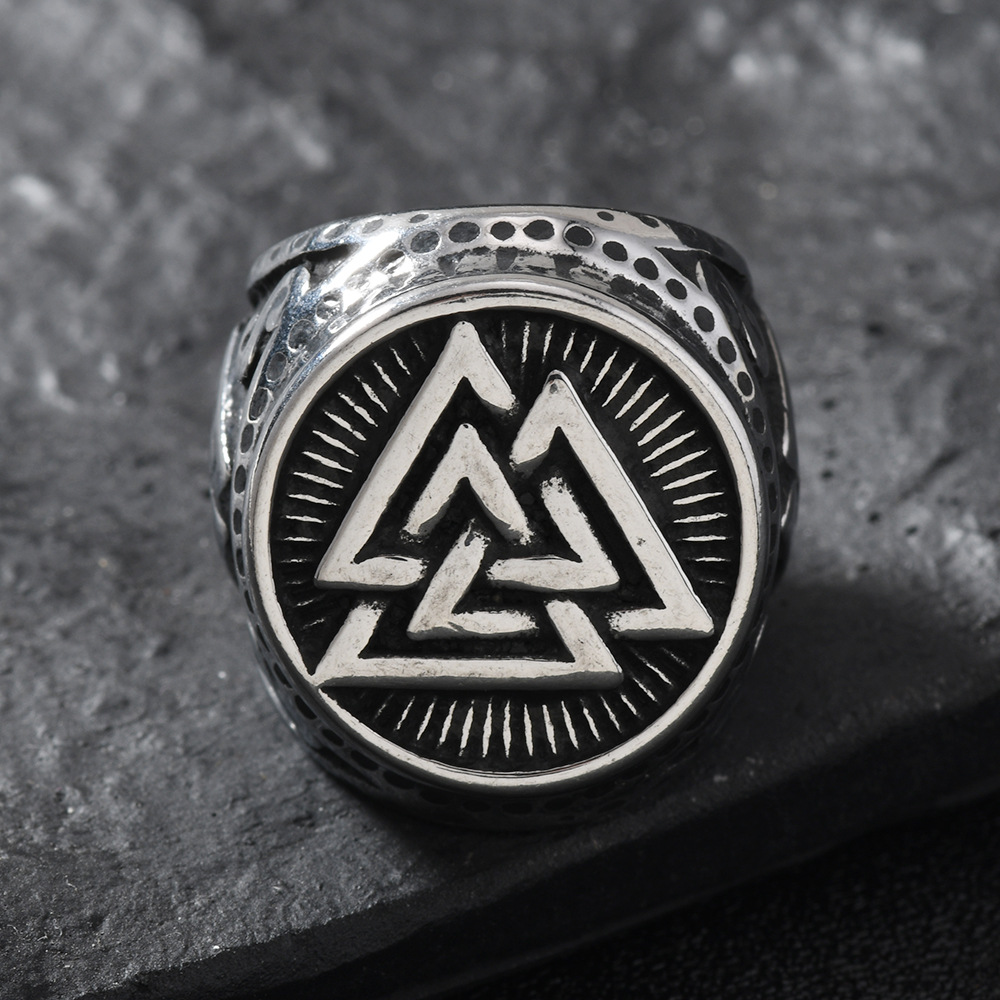 Anillo de hombre retro transfronterizo nórdico anillo triangular de fundición anillo de viento punk joyería de acero inoxidable al por mayor