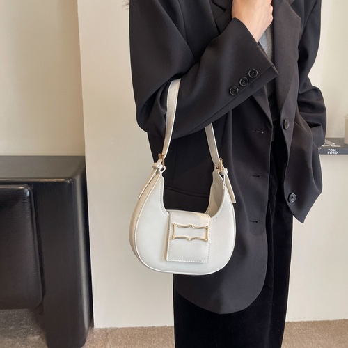 Minimalist fashionable temperament 2024 monochrome spring casual this year's popular shoulder bag with underarm handle women's bag