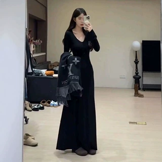 秋冬款穿搭配大衣长袖针织连衣裙女高级感气质内搭v领打底长裙子