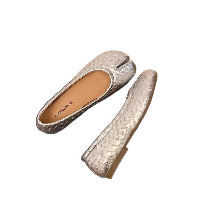 Plata retrógrado plano plano zapatos de una sola mujer 2026 nuevo verano un pie con una falda zapatos de nicho