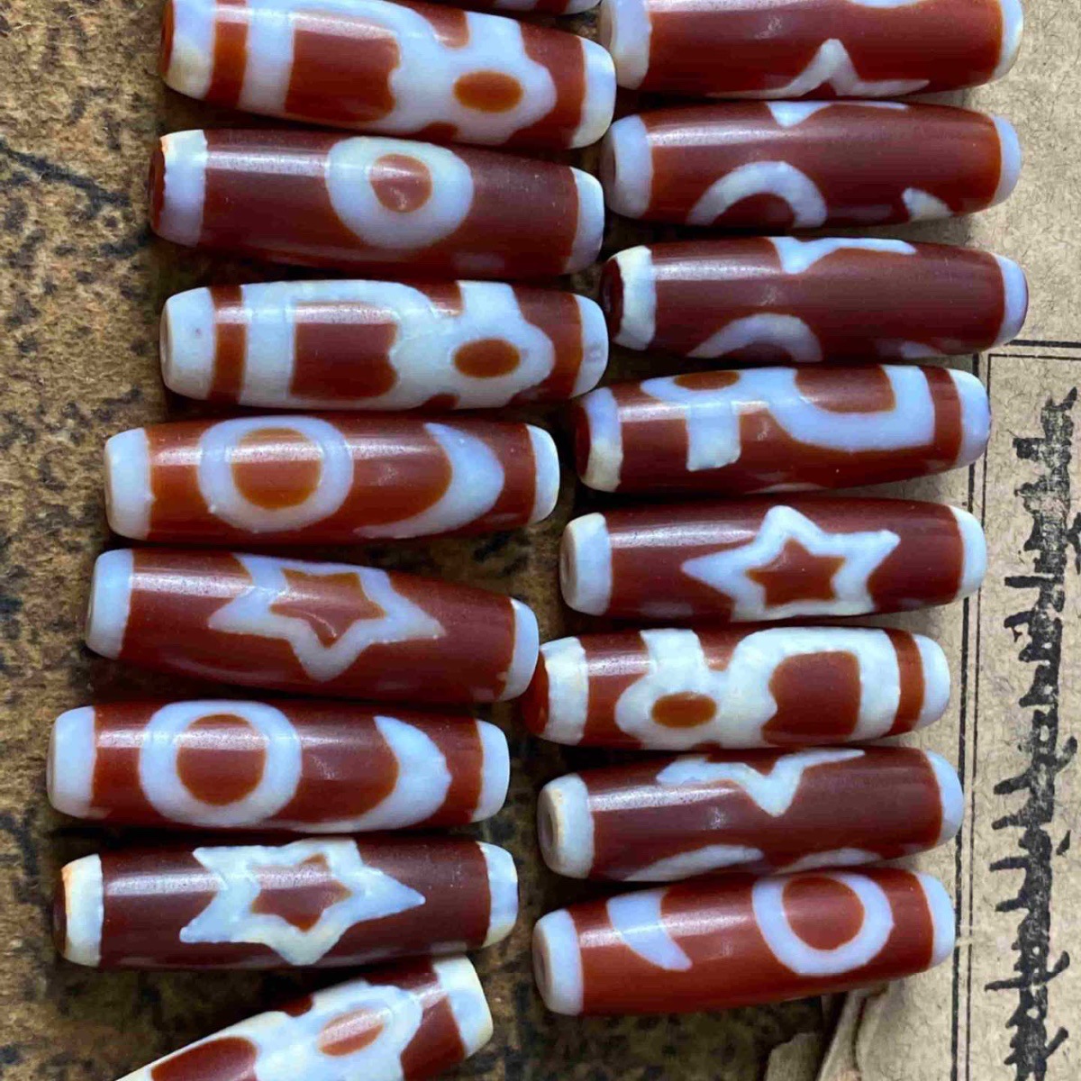 40mm red agate dzi beads with patterns of the God of Wealth, Sun, Moon, and Stars, for bracelets and necklaces.