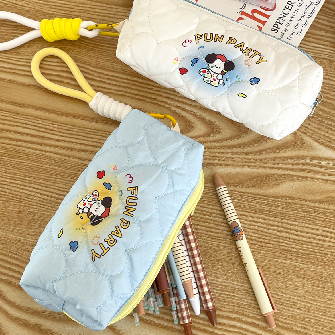 Amazon transfronterizo suministro de dibujos animados lindo de impresión caja de lápices de gran capacidad de papelería estudiante bolsa de almacenamiento de maquillaje bolsa al por mayor