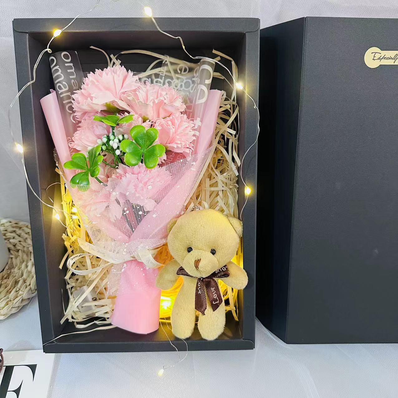 Weihnachtsgeschenk: Rosen-Nelken-Seifenblumenstrauß in Geschenkbox für Freundin/Ehefrau zum Geburtstag, Valentinstag und als Glücksklee-Geschenk_voghion.com
