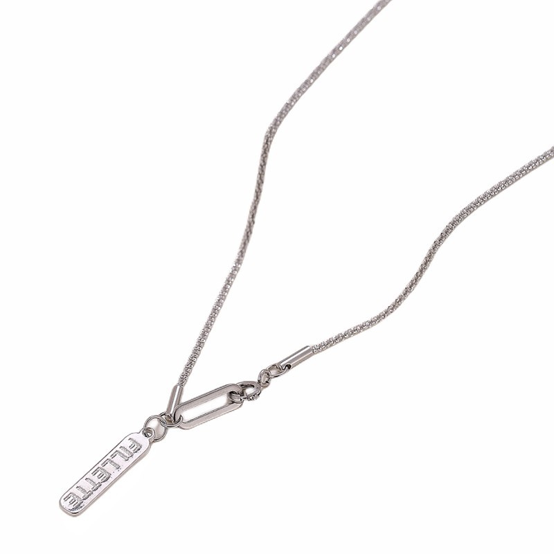 Mundo de aventura Ouyang Nana mismo collar 2023 nuevo nicho FILLETTE clavícula cadena colgante femenino