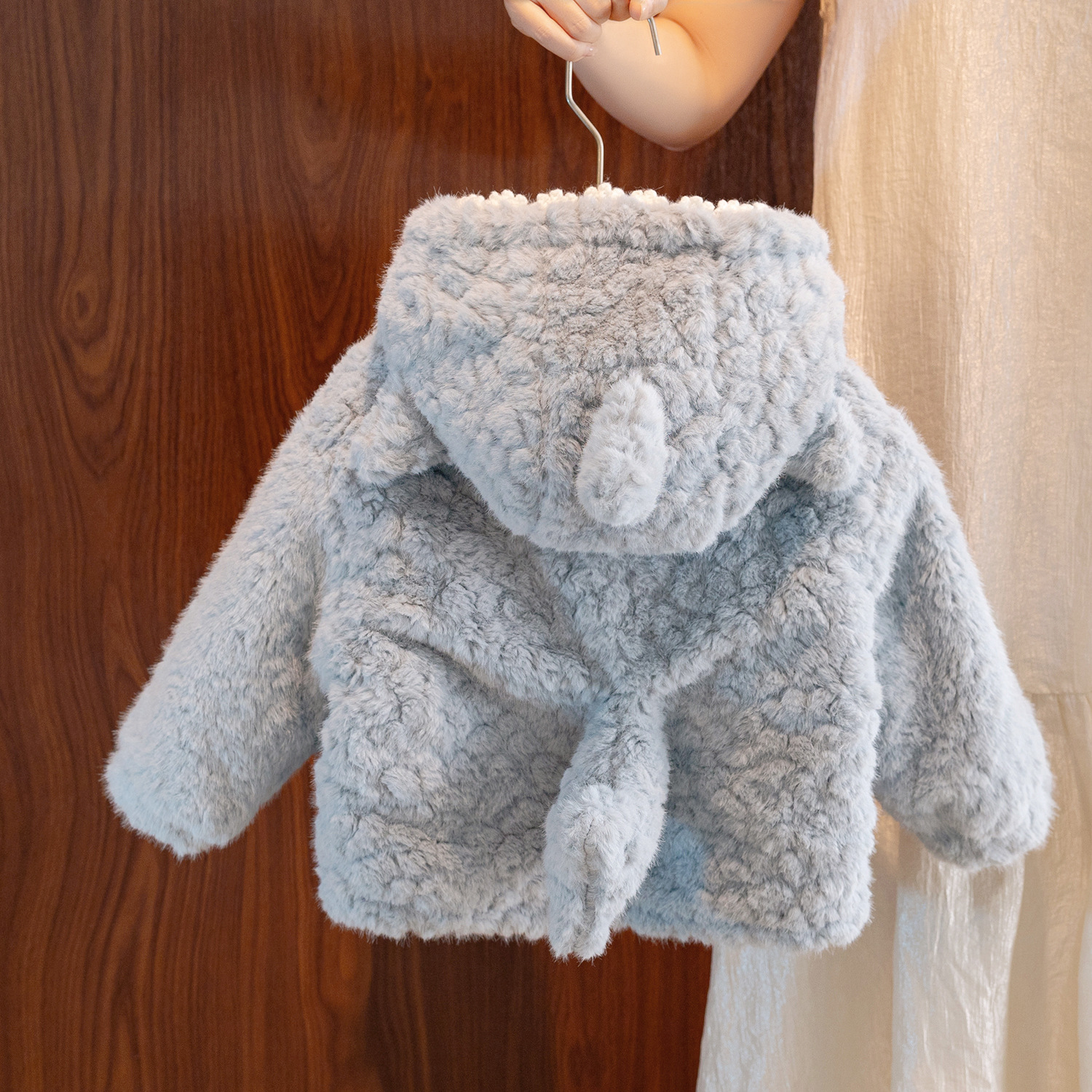 女宝巨可爱羊羔毛加厚外套秋冬季2025新款儿童洋气中长款鲨鱼棉衣