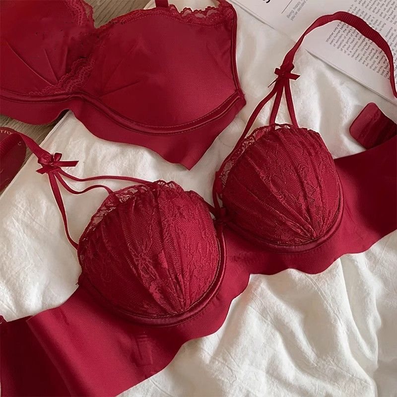 Red lace lingerie set, high-end wedding set, sexy small bust push-up bra for the Year of the Zodiac Red lace lingerie set, high-end wedding set, sexy small bust push-up bra for the Year of the Zodiac