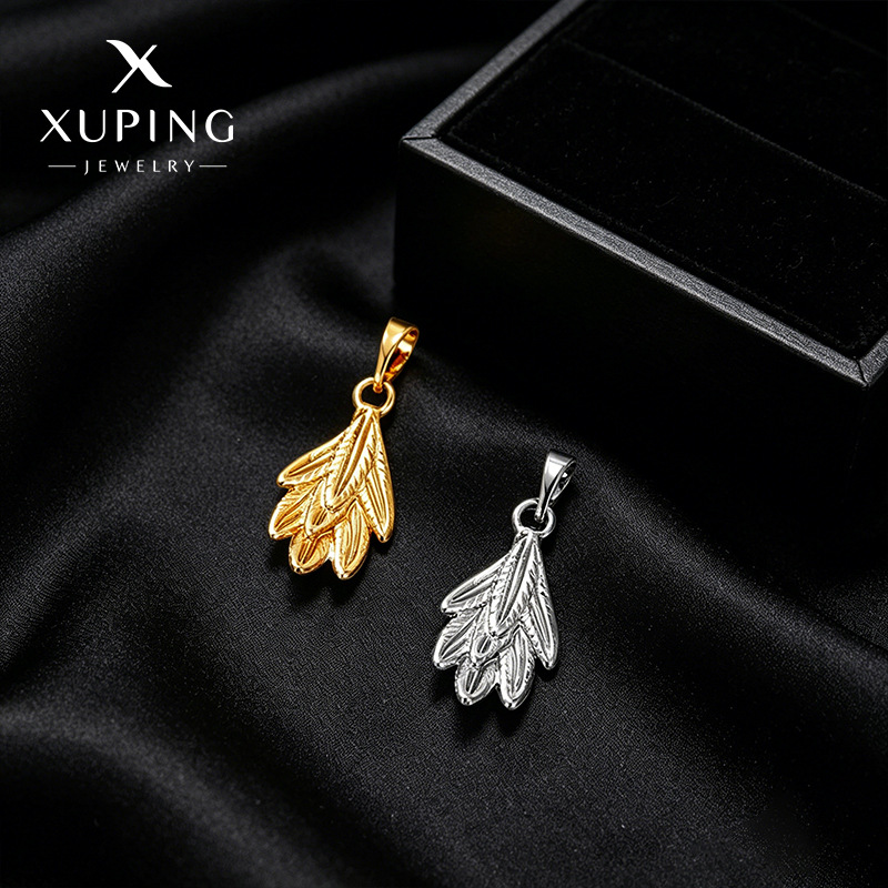 Xuping Europa y los Estados Unidos de moda transfronteriza aleación de cobre galvanizado collar colgante de plumas nicho simplicidad collar al por mayor