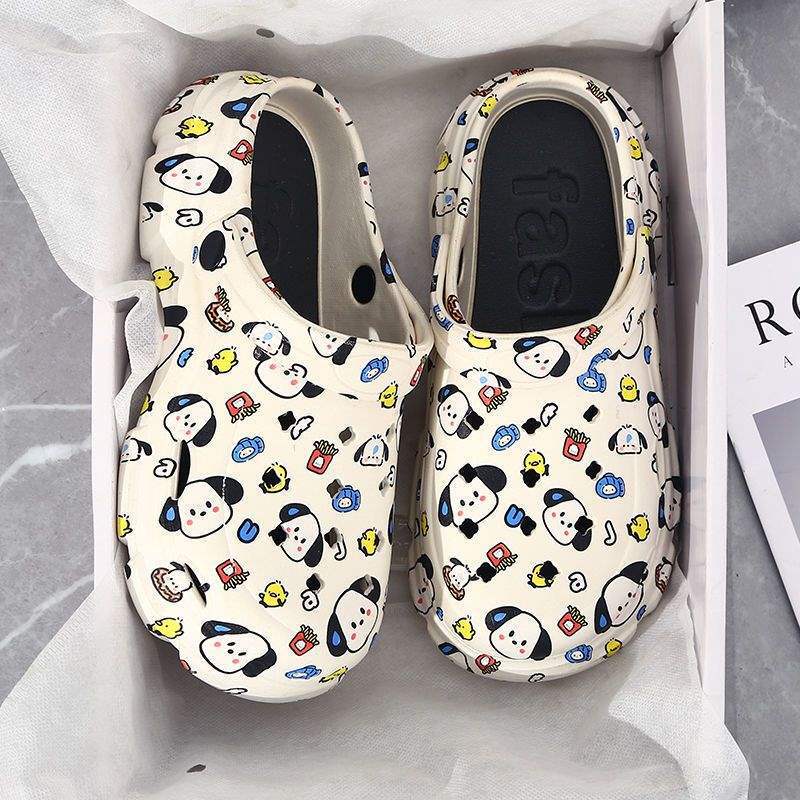 Women's Summer Cartoon Clogs with High Aesthetic Appeal, Popular among Students, Thick-Soled, Wear-Resistant, Non-Slip, Outdoor Closed-Toe Beach Sandals