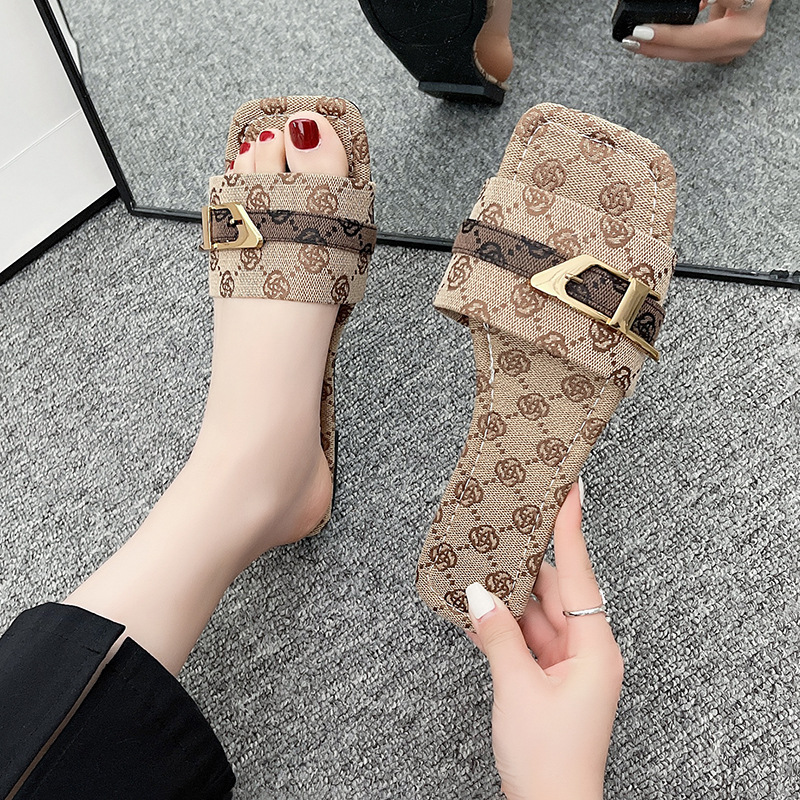 Plus Size Women's Fashionable Casual Flat Sandals Summer Style One Strap Metal Versatile Sandals_voghion.com