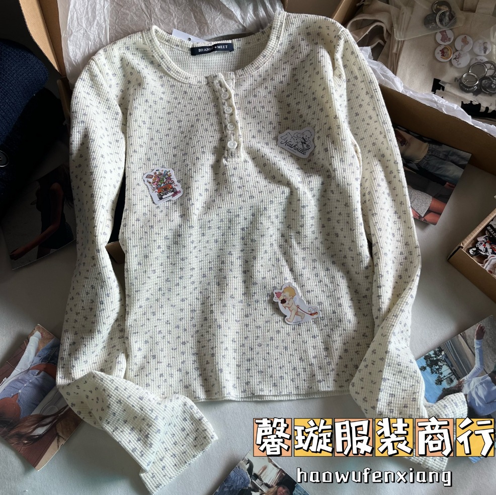 BM estilo nuevo estilo americano waffle cinco botones camisa de fondo floral de manga larga Camiseta cuello redondo botón superior image 7