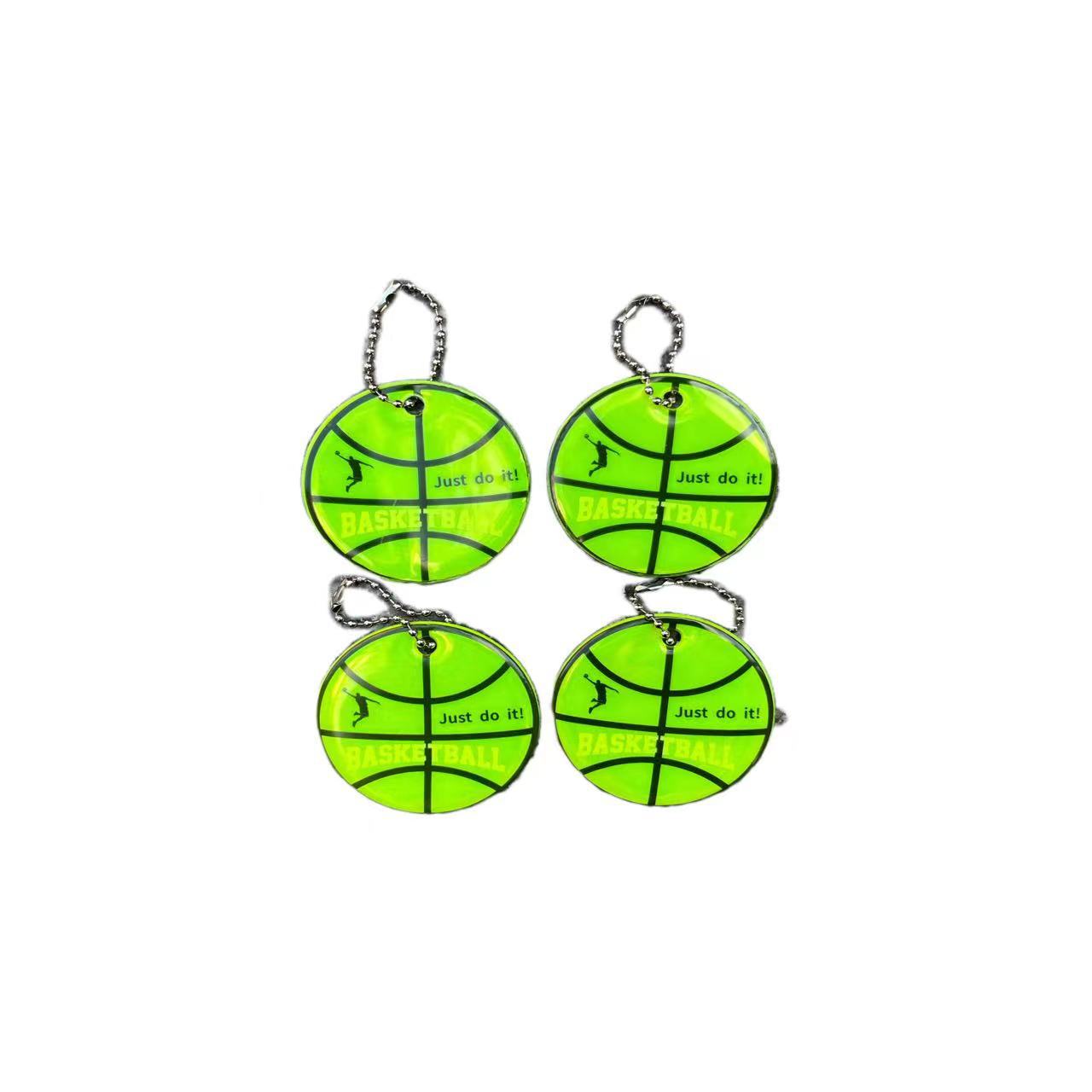 Colgante de baloncesto verde noche mochila reflectante decoración de seguridad llavero de luz nocturna