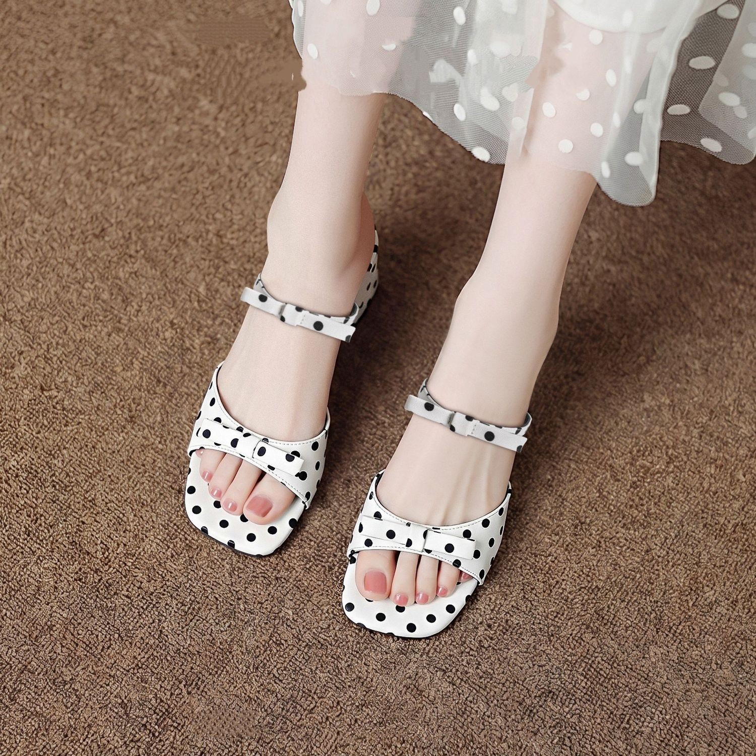 2026 verano de tacones cuadrados de dedos abiertos sandalias para mujeres moda francesa comercio exterior elegantes con sandalias para mujeres