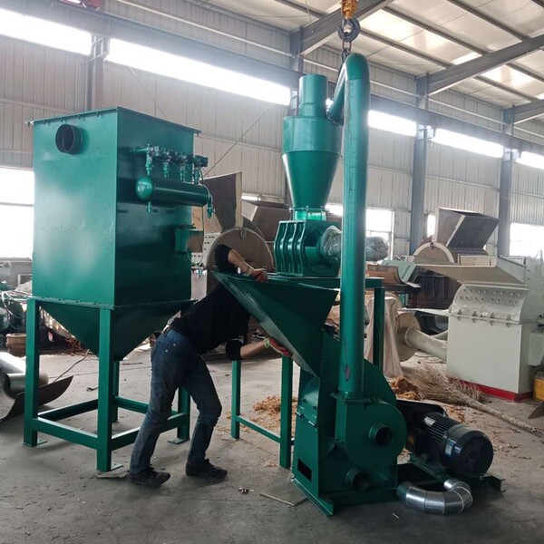 High humidity material crusher