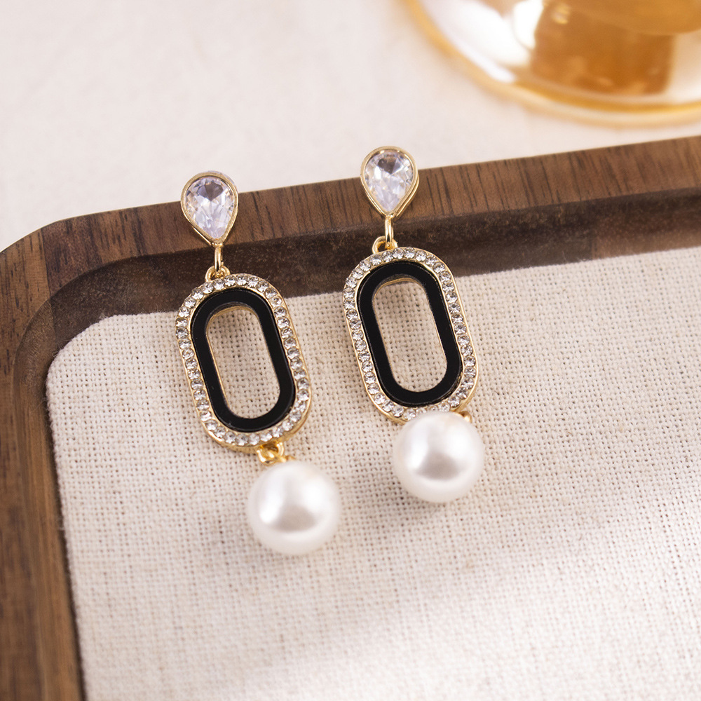 37#Black geometric pearl earrings