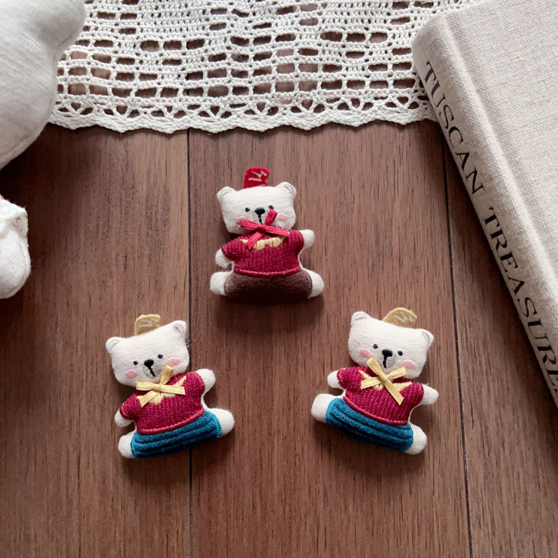 可爱卡通版小熊公仔玩偶配饰胸针钥匙扣diy手工鞋帽围巾服饰辅料