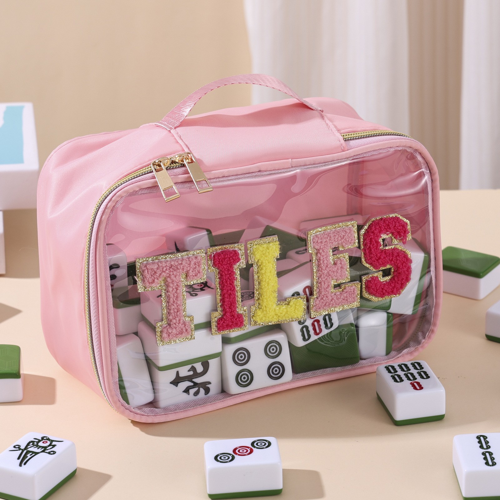 손잡이가 있는 핑크색 타일
