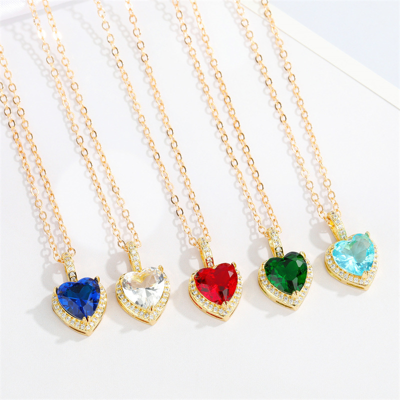 Fashion Simple Color Crystal Necklace Heart Zircon Pendant Clavicle Chain display picture 3