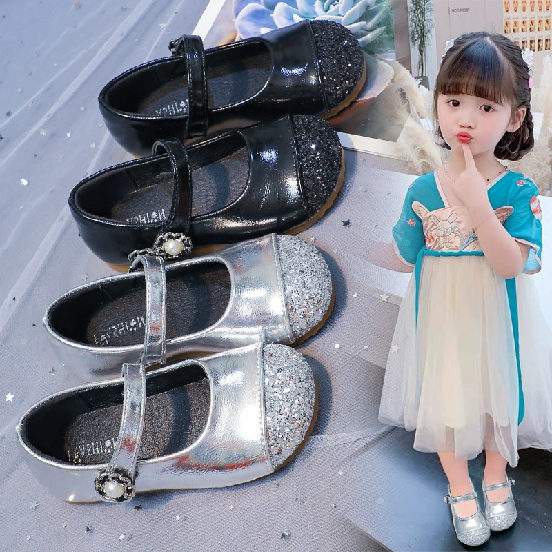 Детская кожаная обувь 2025 Летняя корейская версия для девочек Серебряная яркая бриллиантовая принцесса одиночная обувь