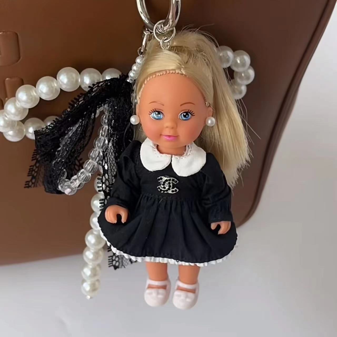 진주 소녀 검은 드레스 인형 펜던트