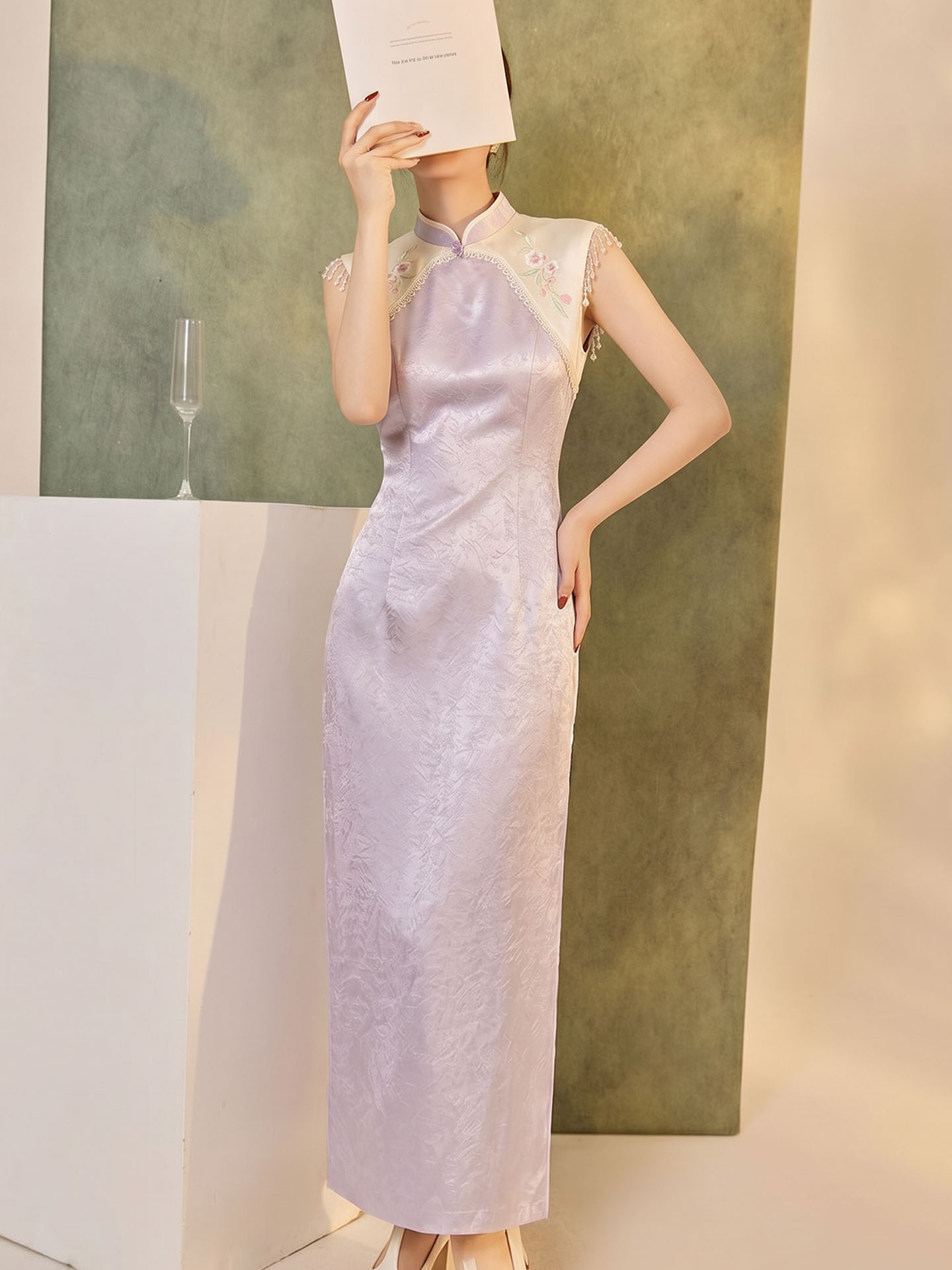 Đầm maxi satin sọc tông màu nối tay tua, cổ chẻ — Khoai tây tím