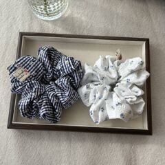 レトロな文芸気質の青い白い格子の髪紐の小さい花の大腸の髪輪の森系の少女の百合のポニーテールの髪飾り