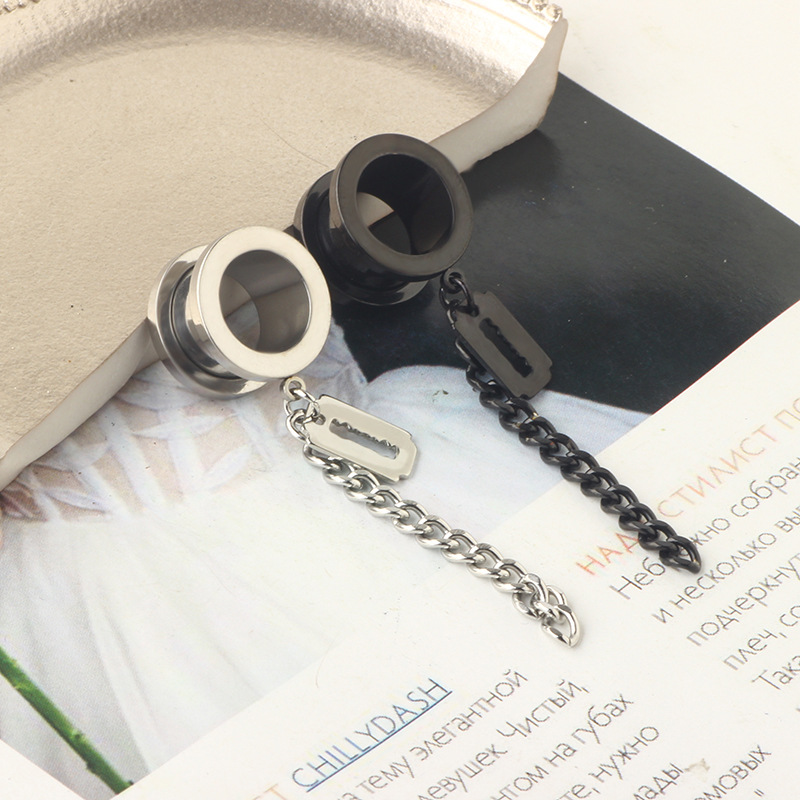 Pointed titanium steel lip stud product view