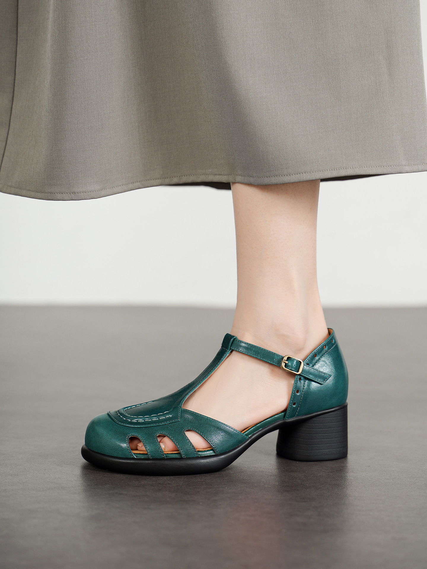 Sandal cao gót nữ mũi nhọn quai ngang khóa T, gót 5 cm, da bò thật — đen chi tiết 12