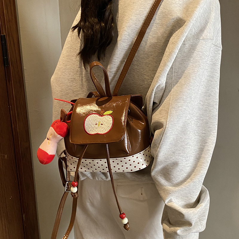 2025 nueva mochila infantil de alto valor de cara caricatura adorable manzana pequeña mochila para niños y niñas, mochila para niños