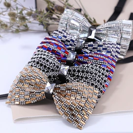 领结/领花;胸针;口袋巾