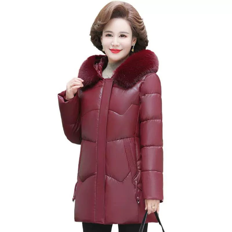 Утепленные кожаные куртки и хлопковые пальто для женщин среднего и старшего возраста, новая модель одежды для мам, пуховики с большим меховым воротником и капюшоном.
