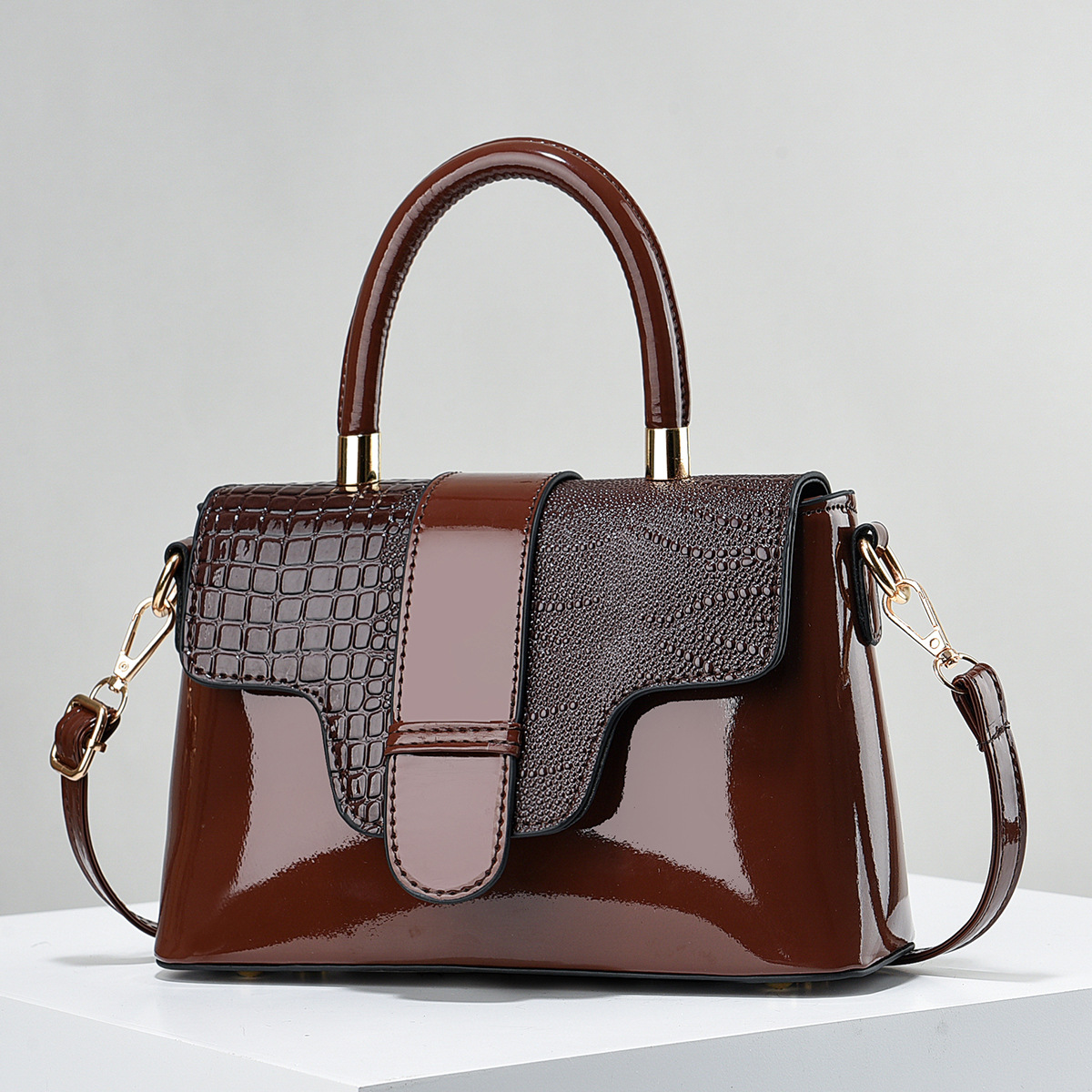 2023 nuevo bolso de moda nicho retro bolso de las mujeres Bolso cuadrado pequeño de alto grado de todo partido bolso de mensajero