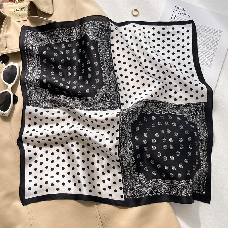 폴카 도트 캐슈 플라워 - 흑백