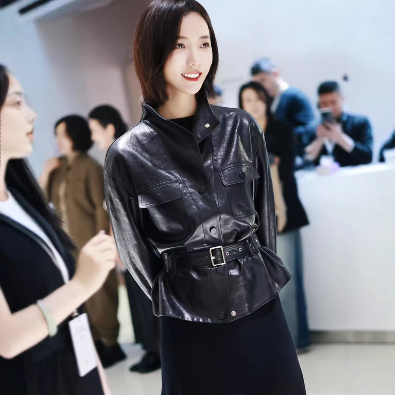 Wang Luodan's Same Style Genuine Leather Jacket for Women, 2026 New Model, Waist-Cinching, Slimming, Stand Collar, Oil-Waxed Sheepskin Short Jacket Wang Luodan's Same Style Genuine Leather Jacket for Women, 2026 New Model, Waist-Cinching, Slimming, Stand Collar, Oil-Waxed Sheepskin Short Jacket