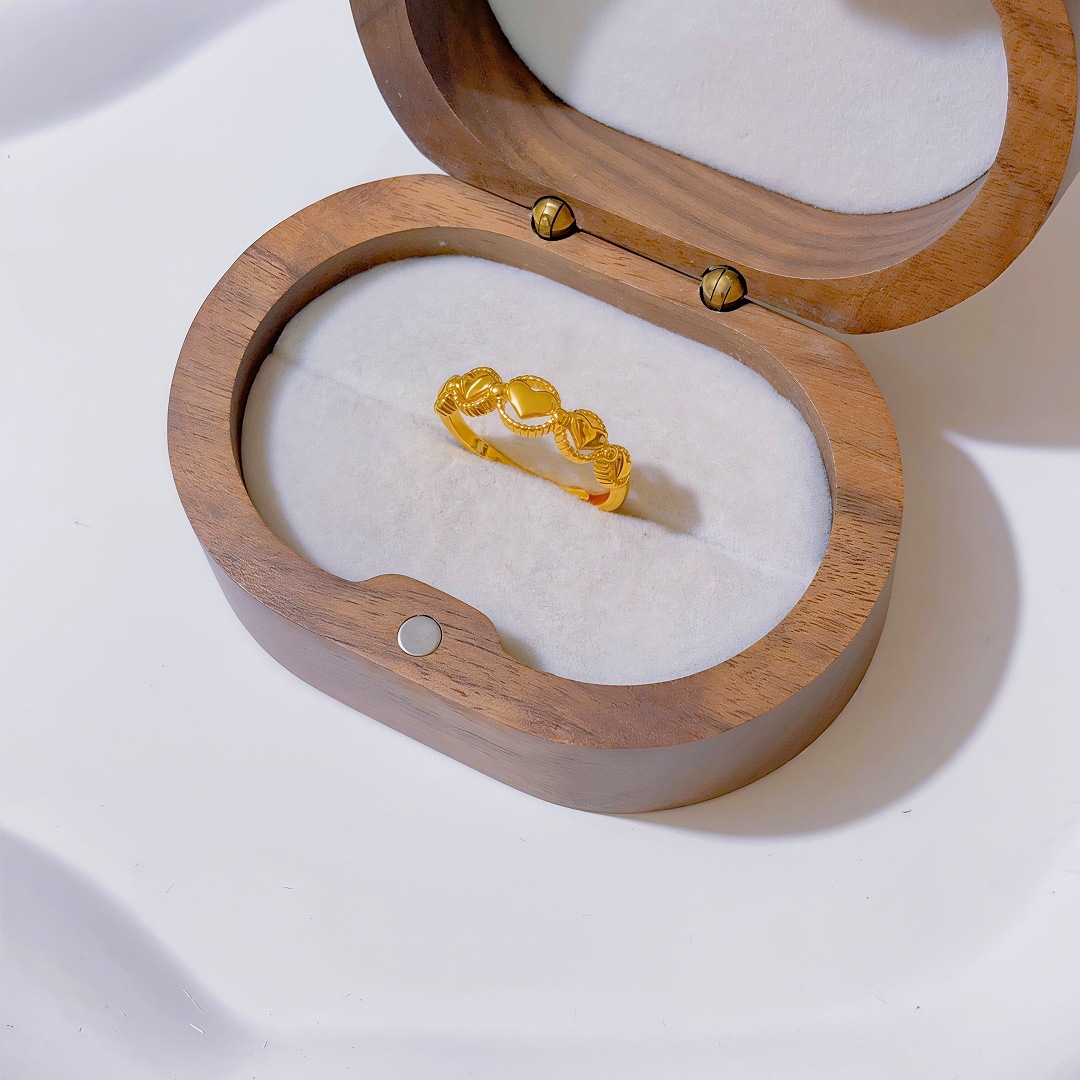Heart -linked ring