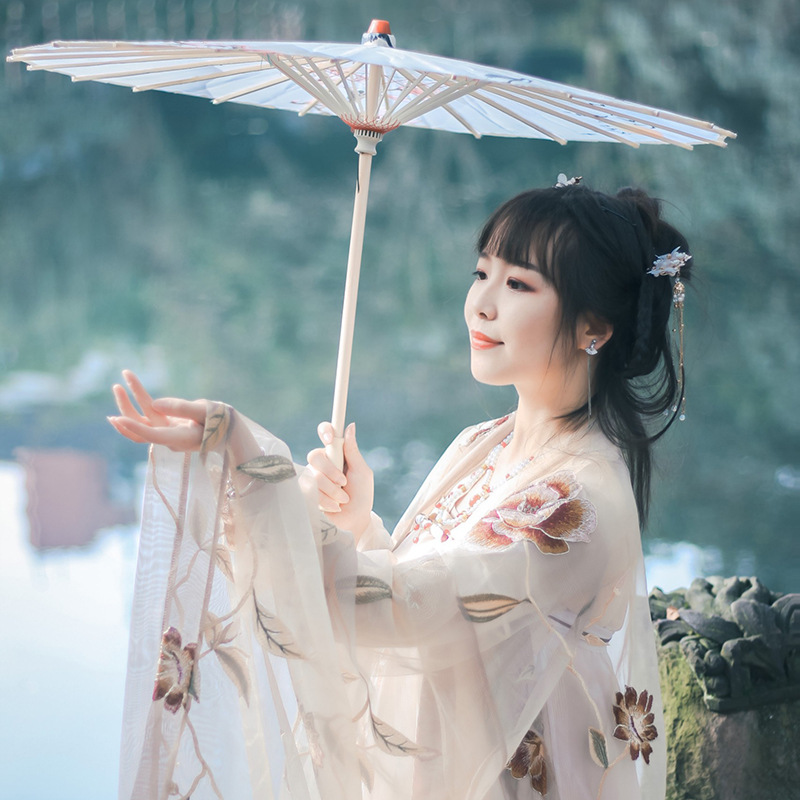 XIA HUI의 원래 버전의 인간 불꽃놀이 댄스 우산 중국 스타일과 HANFU 치파오 사진 패션쇼 오일 종이 우산