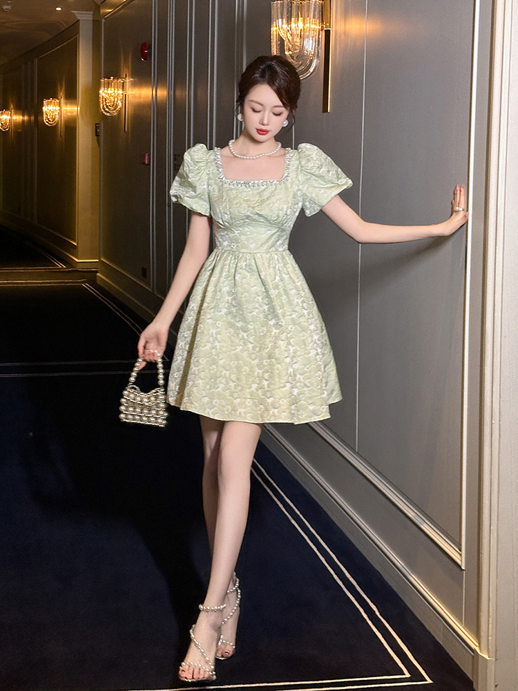 Váy xòe tay phồng cổ vuông thắt eo đính cườm phong cách tươi mới — Xanh bạc hà