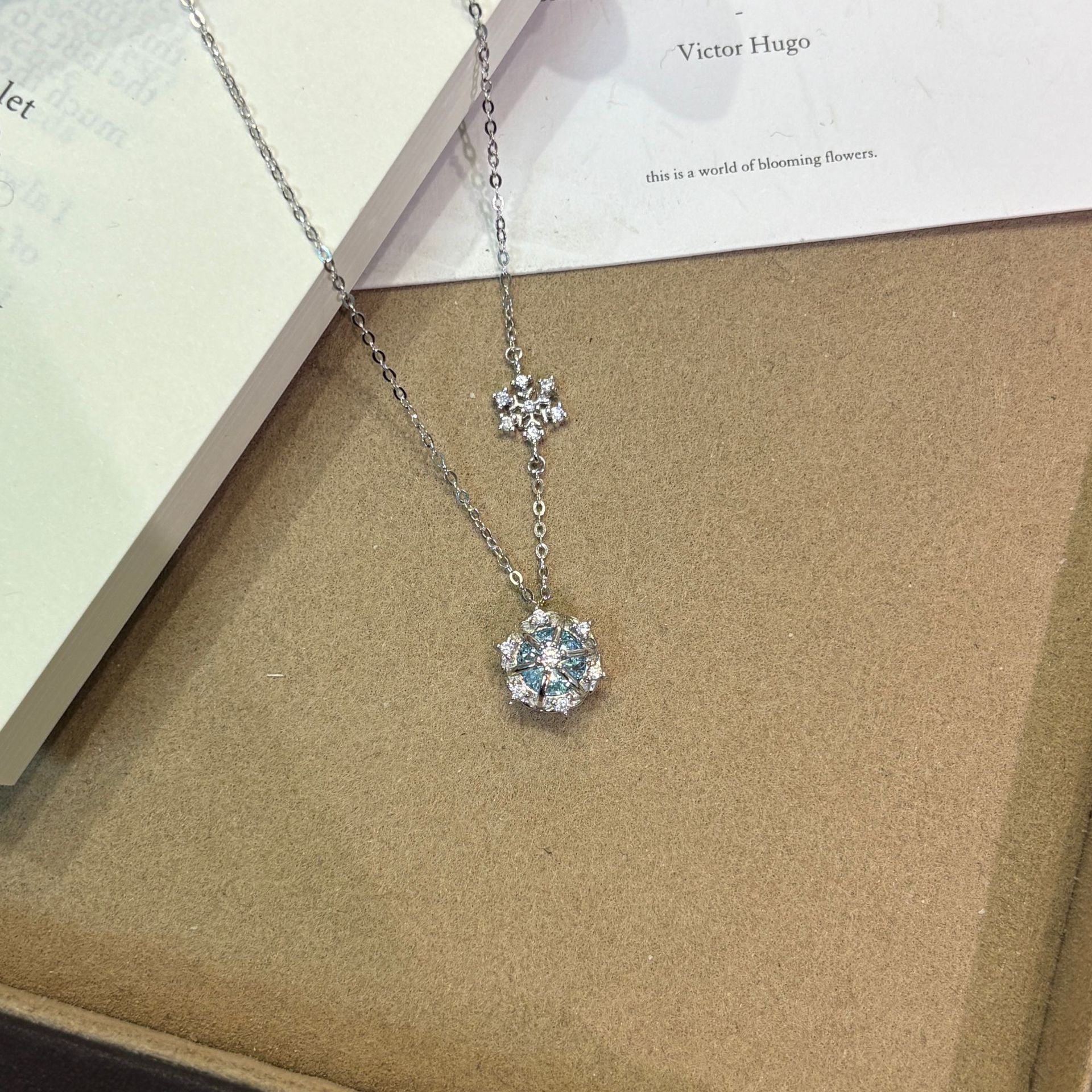 S925 Sterling Silver Snowflake Diamond Pendant Necklace For Women_voghion.com