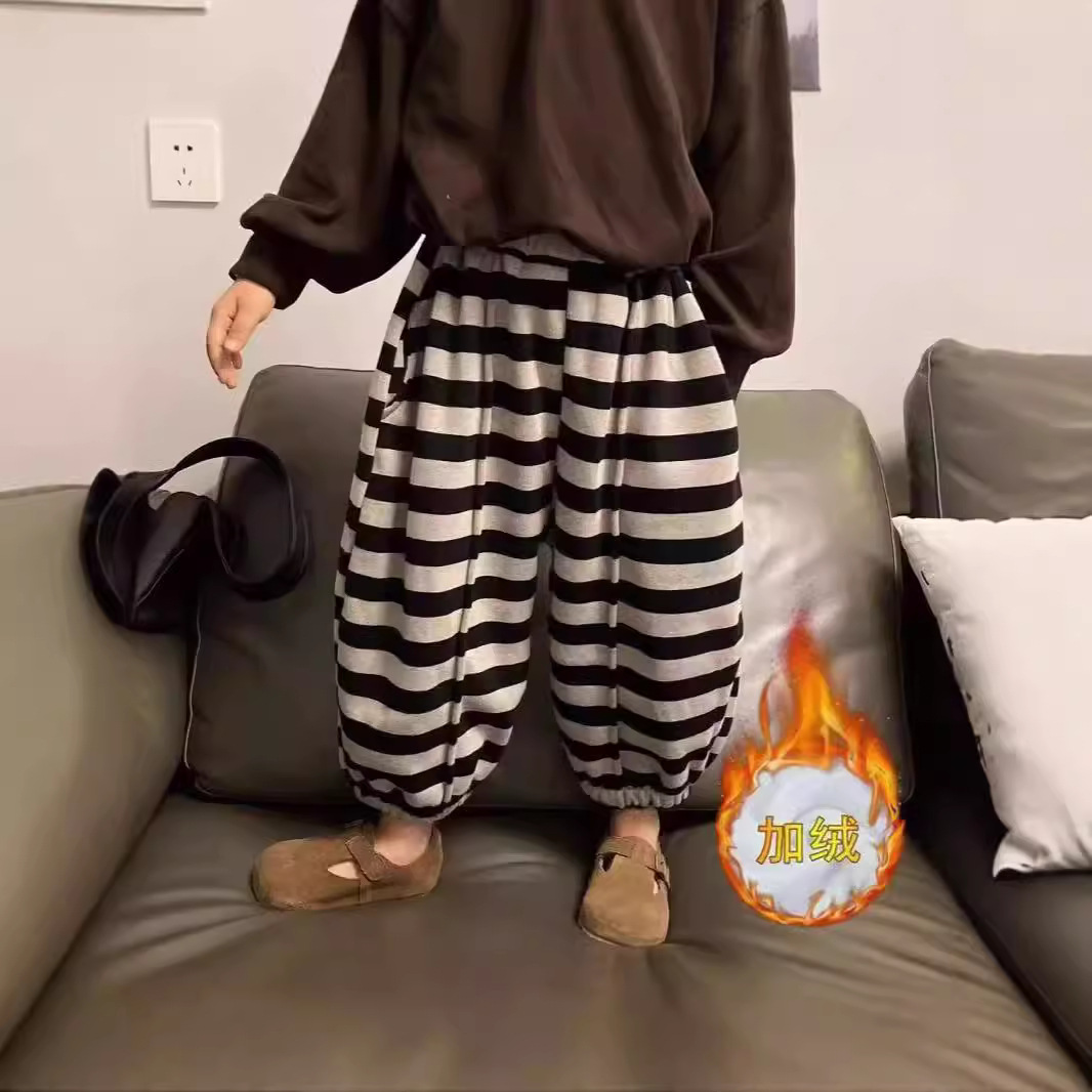가을과 겨울 소년과 소녀 바지 서양 스타일 착용 2024 새로운 어린이 줄무늬 할란 바지 캐주얼 느슨한 바지