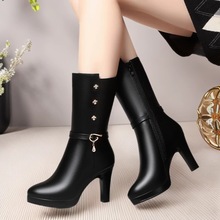 冬季高跟妈妈靴中筒靴女新款加绒中老年女士软皮舒适靴子