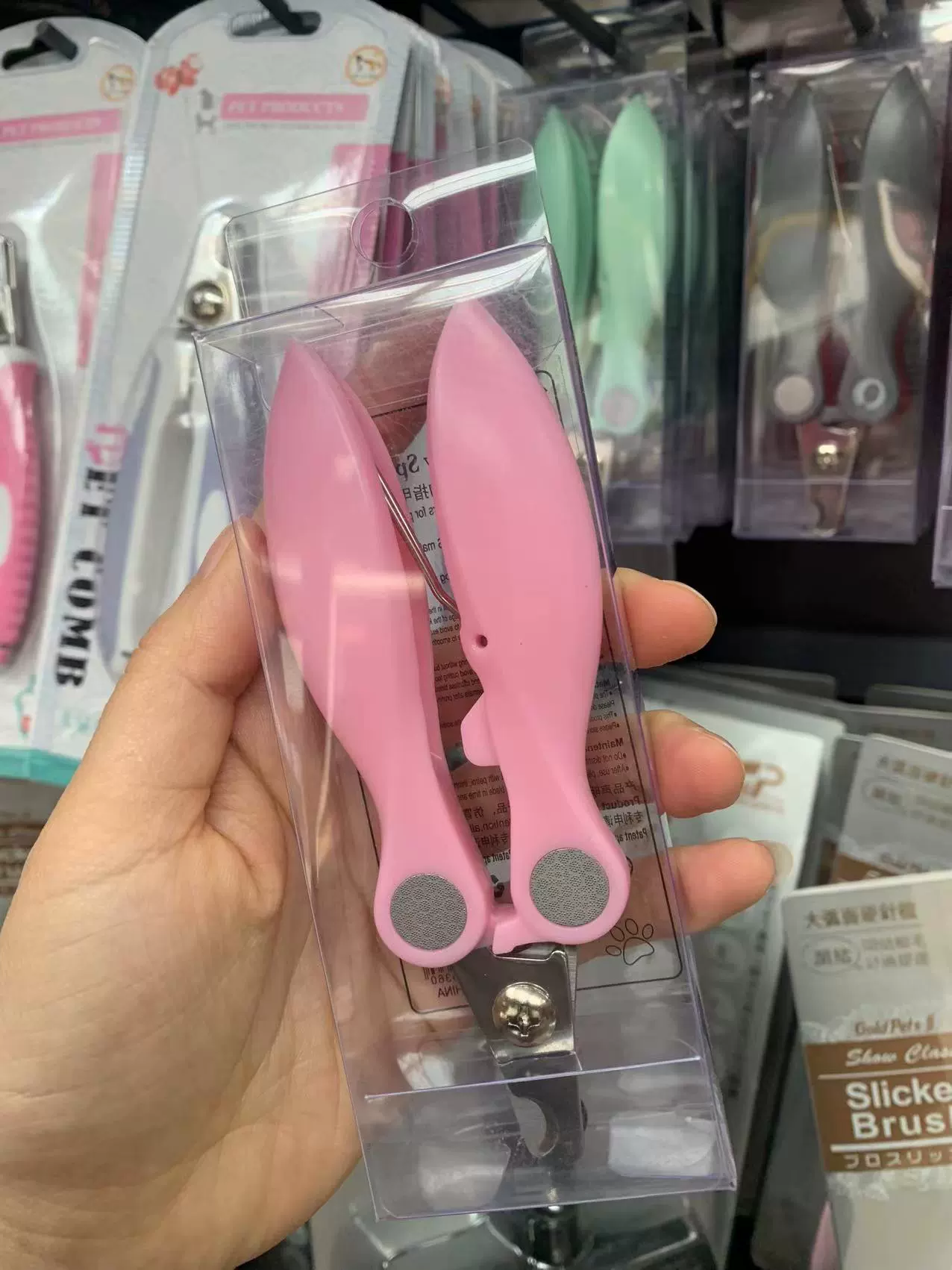 Nail scissors