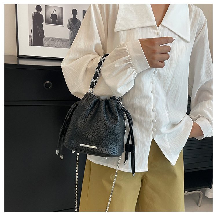 Women's Chain Water Bucket Shoulder Bag Elegant Versatile Handbag_voghion.com