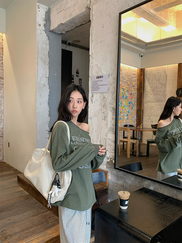 广州黄峥潮流个性灰色斜肩字母卫衣女秋慵懒宽松街头风上衣530795|undefined