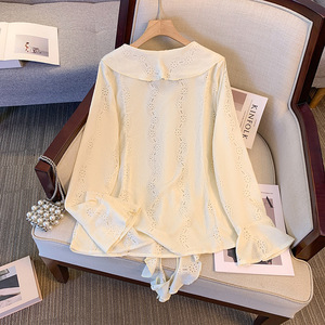 变形策 大码女装胖mm长袖蕾丝雪纺衫春夏设计感小众提花镂空上衣图片