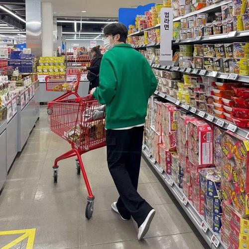 Loose-fitting casual pants for men, Korean-style trendy versatile pants—summer collection, lightweight, flowy design with drop-crotch and floor-length wide legs.