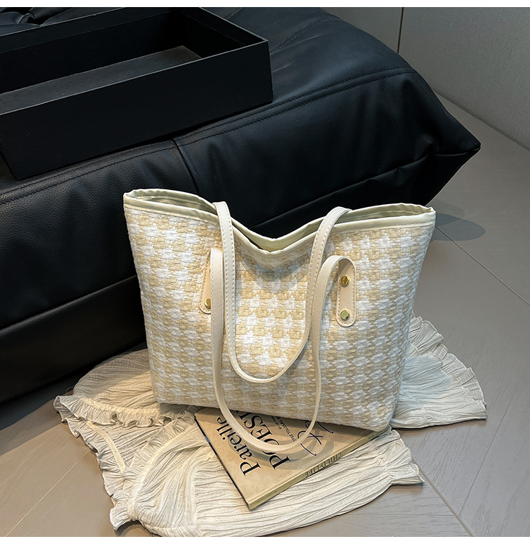 Casual commuting women's bag 2025 Spring checkered simple, stylish and trendy single-shoulder crossbody bag tote bag undefined