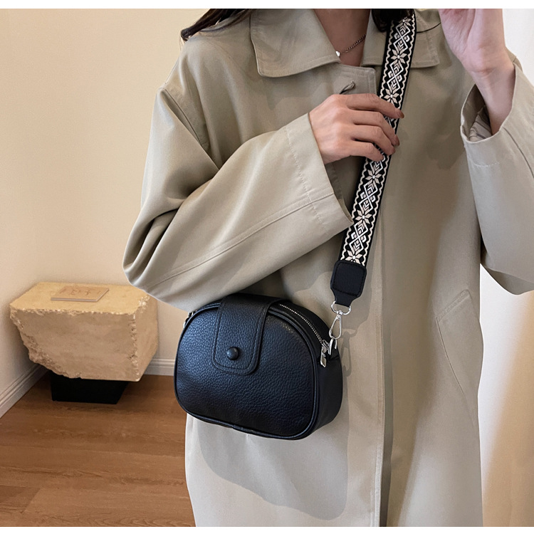 Women's Small Pu Leather Solid Color Streetwear Cloud Shape Flip Cover Crossbody Bag display picture 5