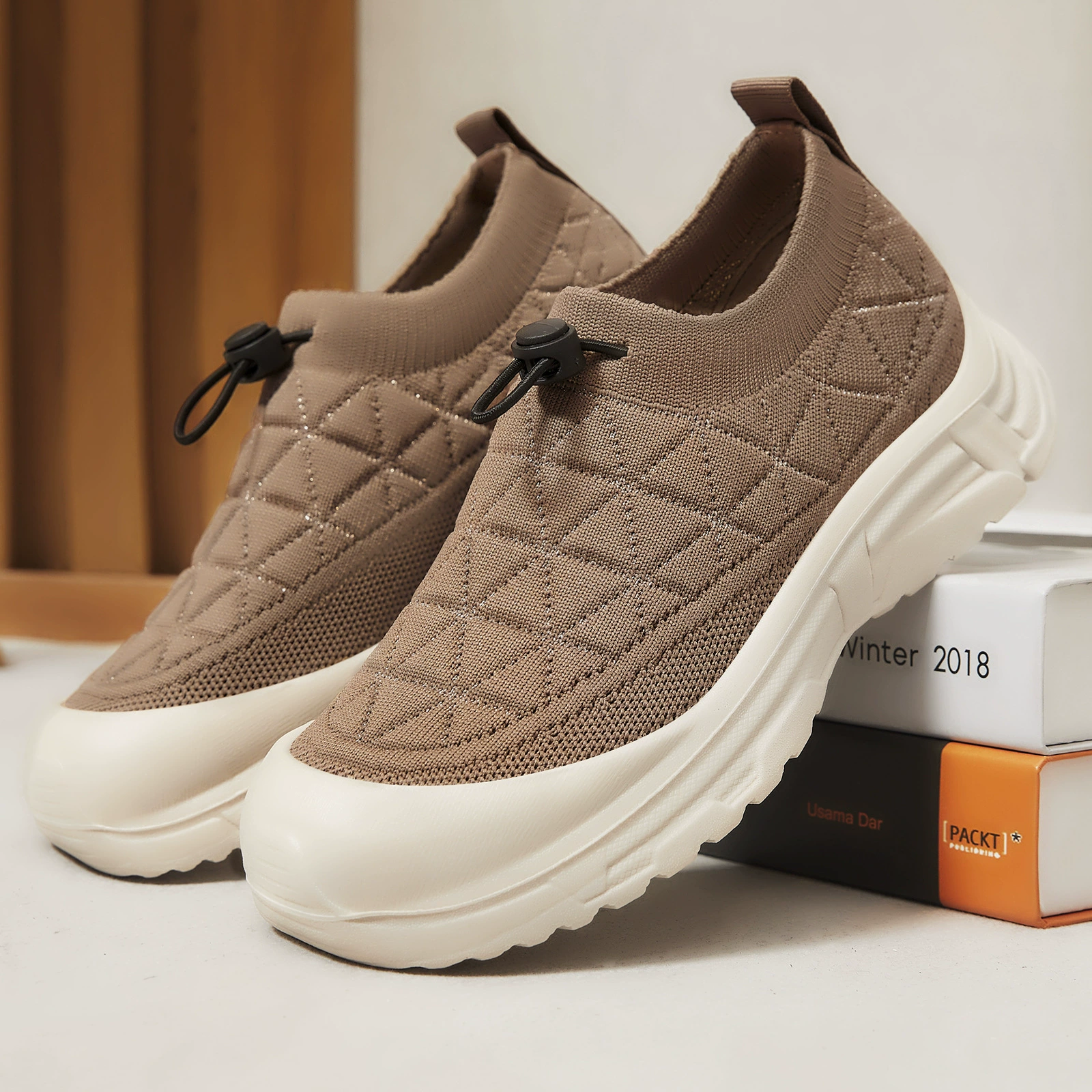 Женские туфли 2025: осенние модные слипоны-лоферы на платформе из трикотажной ткани (технология Flyknit)