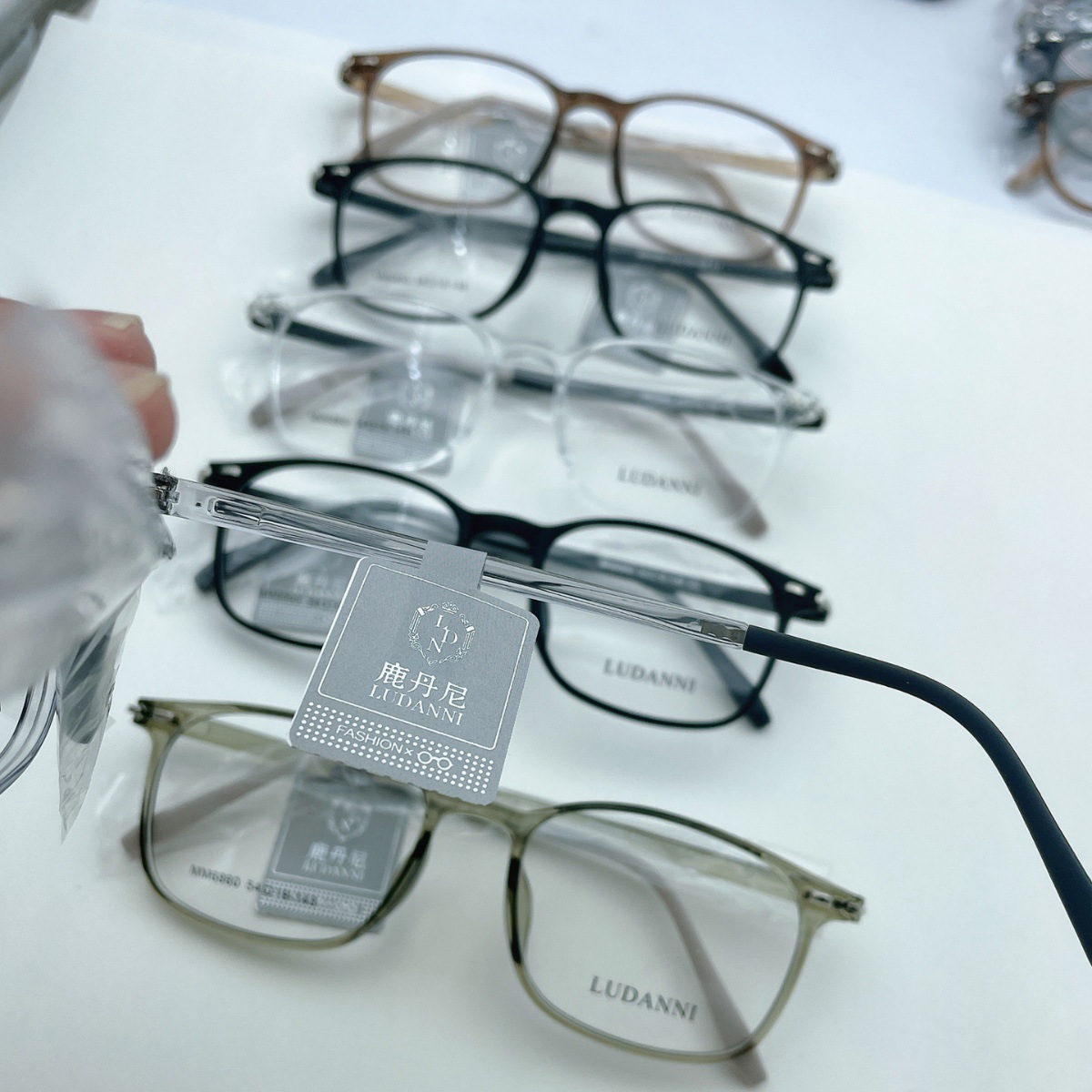 複数の超軽量TR90フレーム金属大学入試メガネフレームの黒い男性モデルは近視に合うことができます。